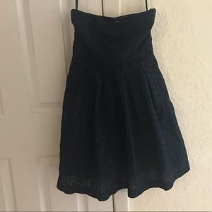 GAP Navy eyelet dress strapless w pockets size 0